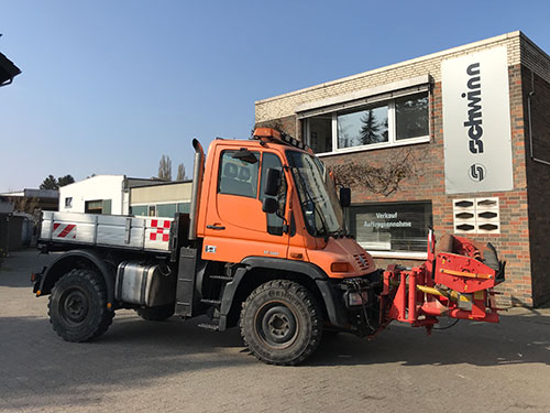 Unimog mit Mähgerät mieten